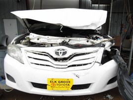 2010 Toyota Camry LE White 2.5L AT #Z23201